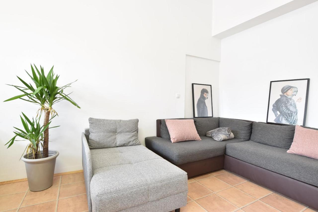 Riesiges Zentrales Apartment Mit Parkplatz Innsbruck Kültér fotó