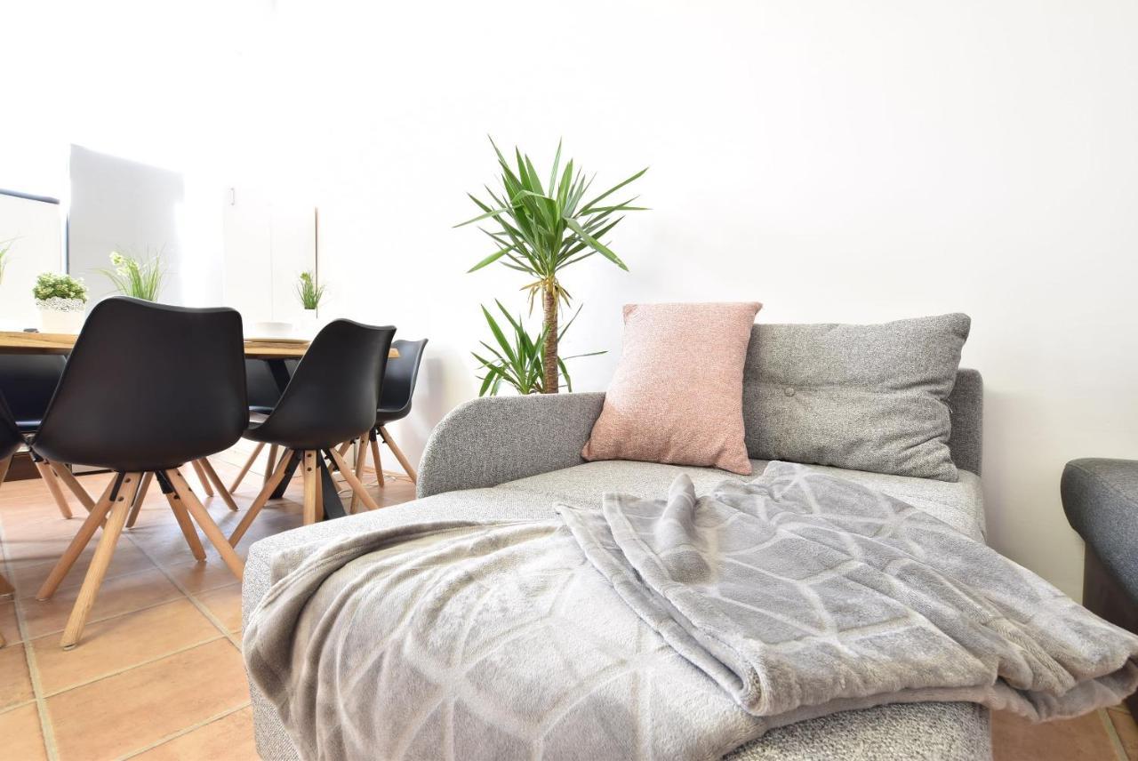 Riesiges Zentrales Apartment Mit Parkplatz Innsbruck Kültér fotó